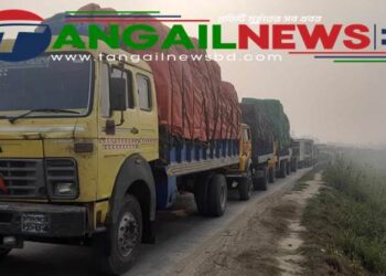 ঘনকুয়াশায় বঙ্গবন্ধু সেতু মহাসড়কে যানজট ॥ যাত্রীদের ভোগান্তি