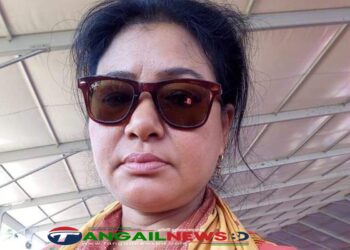 মধুপুরে জনসংযোগ করছেন চলেশ রিছিলের সহধর্মিণী সন্ধ্যা সিমসাং