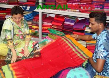 টাঙ্গাইলের শাড়ি নিয়ে ভারতের দাবির বিষয়ে ৯ জনকে আইনি নোটিশ