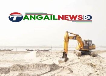 যমুনা নদীতে বাঁধ দিয়ে চর কেটে বালু বিক্রি চলছে