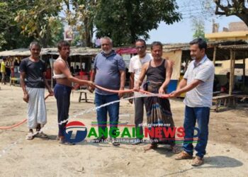 টাঙ্গাইল ঈদগাহ্ মাঠের বেহাল দশা ॥ রক্ষণাবেক্ষণে এগিয়ে স্বেচ্ছাসেবকরা