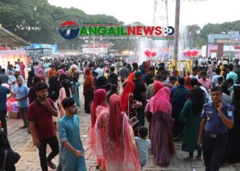 তীব্র তাপদাহে টাঙ্গাইলে চলছে মাসব্যাপি হস্ত ও কুটির শিল্প পণ্য মেলা