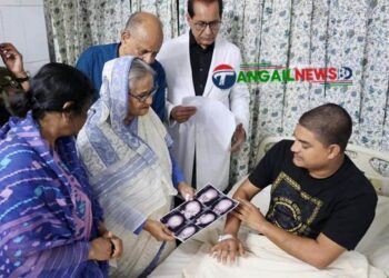 মাভাবিপ্রবি ছাত্রলীগ সভাপতি মানিক শীলকে দেখতে গেলেন প্রধানমন্ত্রী