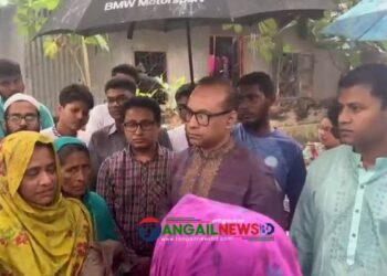 শহীদ আহনাফের পরিবারের সাথে সাক্ষাৎ করেছেন টাঙ্গাইলের ডিসি