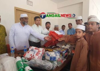 বাসাইলে মাদরাসা শিক্ষার্থীদের মাঝে ক্রীড়া সামগ্রী বিতরণ