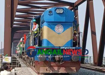 যমুনা নদীর বুকে নবনির্মিত বঙ্গবন্ধু রেল সেতু দিয়ে পরীক্ষামূলক ট্রেন চলল