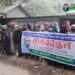 টাঙ্গাইলে টাকা ও ব্ল্যাংক চেক ফেরতের দাবিতে বিদেশগামী পরিবারের মানববন্ধন