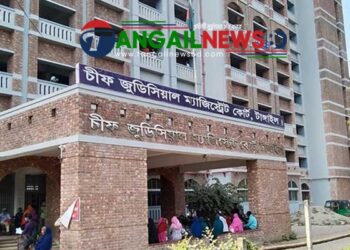 চলন্ত বাসে ডাকাতি ও শ্লীলতাহানীর ঘটনায় দুই ভাইসহ তিনজন রিমান্ডে