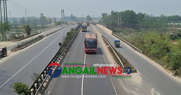 ঈদের আগের দিন ঢাকা-টাঙ্গাইল-যমুনা সেতু মহাসড়‌ক ছিল ফাঁকা