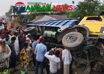 ভূঞাপুরে ট্রাক নিয়ন্ত্রণ হারিয়ে বসতঘরে ॥ কেড়ে নিল ঘুমন্ত নারীর প্রাণ
