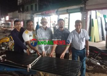 মধুপুরে প্রয়াত সাংবাদিকের গৃহ সংস্কারে বিএনপি নেতার ঢেউ টিন উপহার