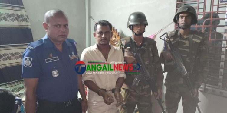 বাসাইলে স্কুলছাত্রীকে শ্লীলতাহানির অভিযোগে দপ্তরি আটক
