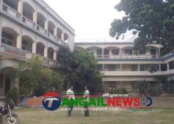 টাঙ্গাইলে শহীদ জাহাঙ্গীর কেন্দ্রে ভিন্ন সেটের প্রশ্নপত্রে পরীক্ষা দিলো শিক্ষার্থীরা!