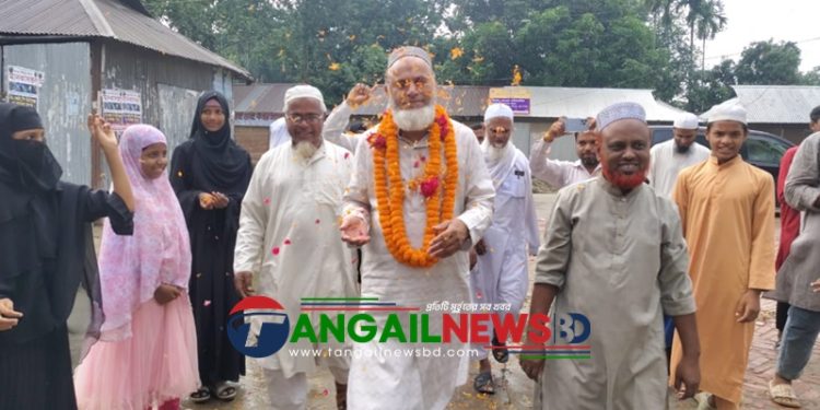 গোপালপুরের ঝাওয়াইল দাখিল মাদরাসার সভাপতি ডা. রফিকুলকে বরণ