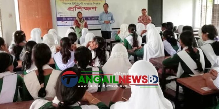 ভূঞাপুরে শিক্ষক-শিক্ষার্থীদের নিরাপদ ইন্টারনেট ব্যবহার বিষয়ক কর্মশালা