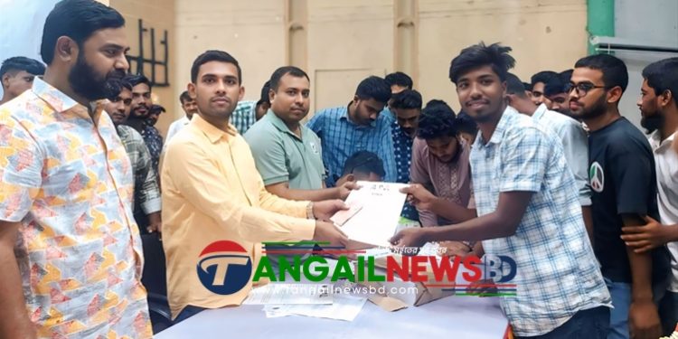 উৎসবমুখর পরিবেশে সাদত কলেজ ছাত্রদলের সদস্য সংগ্রহ শুরু
