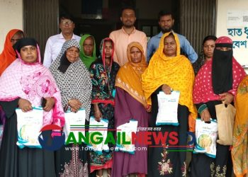 নাগরপুরে প্রান্তিক কৃষকের বিনামূল্যে আমন ধানবীজ বিতরণ