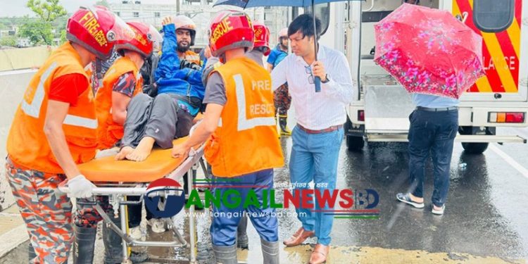 মির্জাপুরে সড়ক দুর্ঘটনায় আহত স্বামী-স্ত্রীকে উদ্ধার করলেন ইউএনও