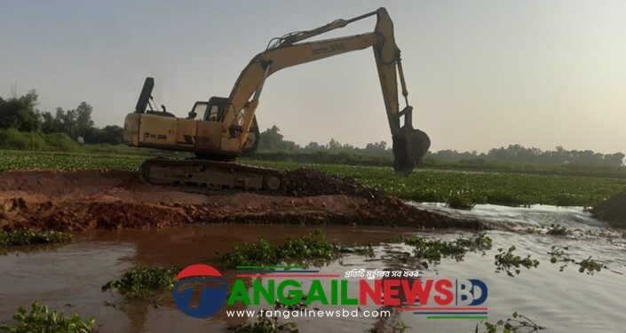 মির্জাপুরে মাটি লুটের জন্য নদীতে দেয়া সেই বাঁধ ভেঙে দিল প্রশাসন