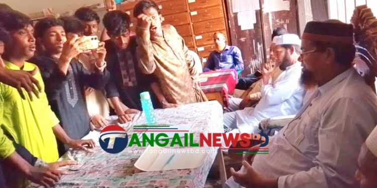 গোপালপুরে মাদ্রাসার অধ্যক্ষকে অবরুদ্ধ করে পদত্যাগ পত্রে স্বাক্ষর