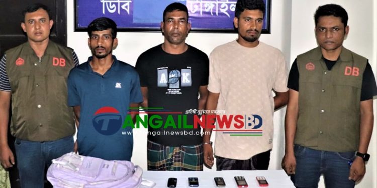 ঢাকা-টাঙ্গাইল মহাসড়কে বাসে ডাকাতির ঘটনায় গ্রেপ্তার ৩ জন