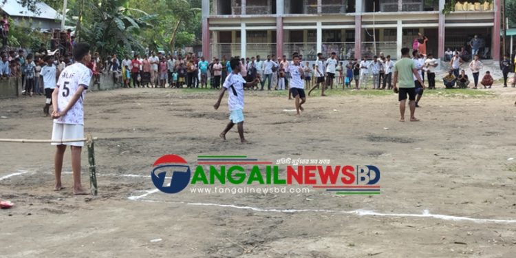 কালিহাতীতে মিনি ফুটবল টুর্নামেন্টের ফাইনাল খেলা অনুষ্ঠিত