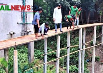 টাঙ্গাইলের হুগড়ায় স্বেচ্ছাশ্রমে ৬টি কাঠের সেতু তৈরিতে যুবকদের চমক