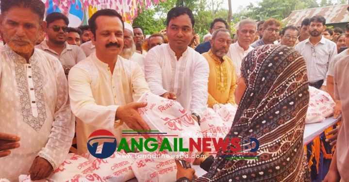 কালিহাতীর দশকিয়ায় বিএনপির ঈদ উপহার সামগ্রী বিতরণ