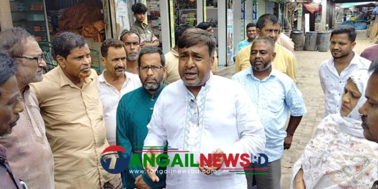 কালিহাতীতে অগ্নিকাণ্ডে ক্ষতিগ্রস্ত দোকান পরিদর্শন করলেন অধ্যাপক আউয়াল
