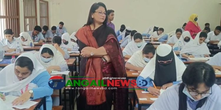টাঙ্গাইলে এবার ৬৭টি কেন্দ্রে এইচএসসি পরীক্ষা চলছে