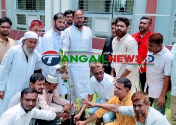 টাঙ্গাইলে শিক্ষা প্রতিষ্ঠানে সুলতান সালাউদ্দিন টুকুর বৃক্ষরোপণ