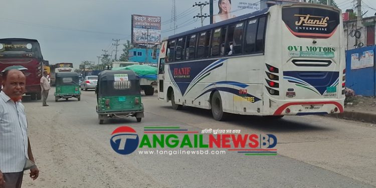 টাঙ্গাইল মহাসড়কে অটোরিকশার দৌরাত্ম্যে বিপাকে বড় গাড়ি