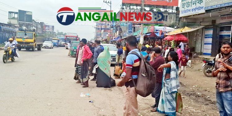 টাঙ্গাইল মহাসড়কে গণপরিবহন সংকট ॥ দ্বিগুণ ভাড়া আদায়ের অভিযোগ