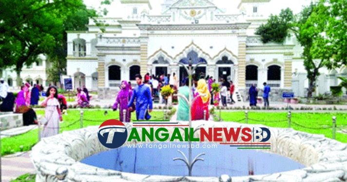 ঈদে ভ্যাপসা গরম ও বৃষ্টিতে টাঙ্গাইলের বিনোদন স্পটগুলোতে মানুষের আনন্দ