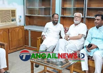 তারেকের পক্ষে শোক ও সমবেদনা জানাতে কাদের সিদ্দিকীর বাসায় টুকু