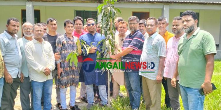 নাগরপুরে কৃষকদলের বৃক্ষরোপন কর্মসূচী সম্পন্ন