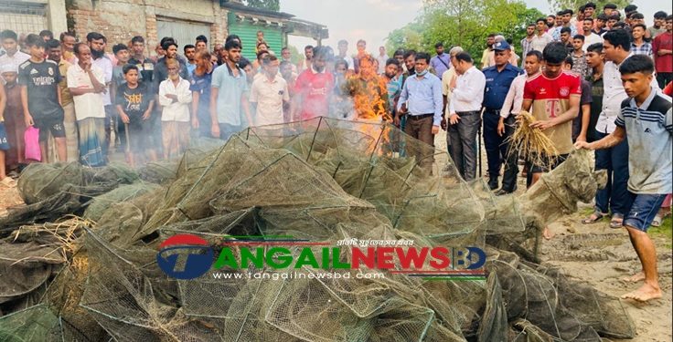 গোপালপুরে নিষিদ্ধ চায়না জালে আগুন দিলো ভ্রাম্যমান আদালত