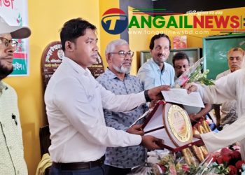 ভূঞাপুরে অবসরপ্রাপ্ত শিক্ষক-কর্মচারীদের ক্রেস্ট ও চেক বিতরণ