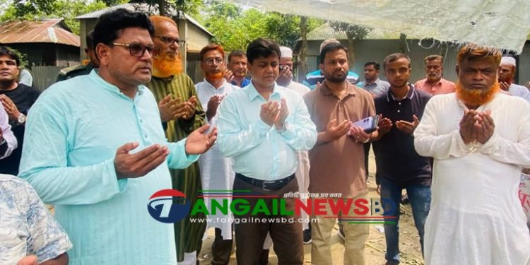 গোপালপুরে শহীদদের স্মরণে ‘এক শহীদ এক বৃক্ষ’ কর্মসূচি পালিত