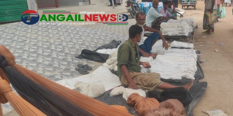 গোপালপুরে জালের ব্যবসায় ধস নিষিদ্ধ চায়না জালের কারণে