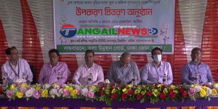 নাগরপুরে কৃষকদের মাঝে বিনামুল্যে কৃষি উপকরণ বিতরণ