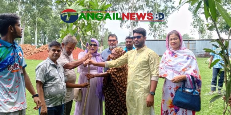 টাঙ্গাইলের কাকুয়া ইউনিয়নে শিক্ষা প্রতিষ্ঠানে টুকুর পক্ষে গাছের চারা বিতরণ