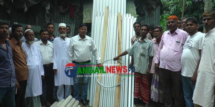 ধনবাড়ীতে প্রতিবন্ধীকে নতুন ঘর উপহার দিলেন কর্নেল আজাদ