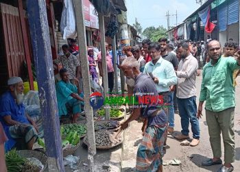 গোপালপুরের বাজারে ফুটপাত দখলমুক্ত করতে অভিযান