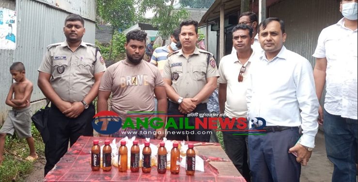 মির্জাপুরে চায়ের দোকানে স্পিট কোমল পানীয় বোতলে বাংলা মদ ॥ গ্রেপ্তার ১