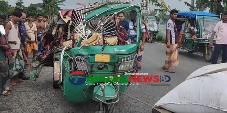 ধনবাড়ীতে বাসের ধাক্কায় প্রাণ গেল মা-ছেলেসহ তিন সিএনজি যাত্রীর
