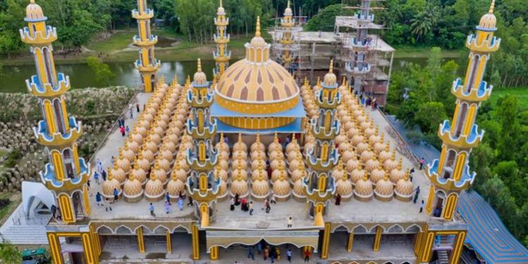 বাংলাদেশের স্থাপত্য নিদর্শনের এক বিস্ময় ২০১ গম্বুজ মসজিদ