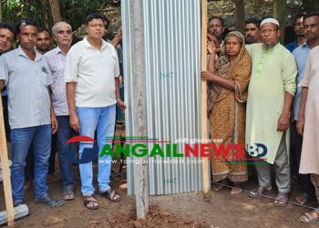 মধুপুরে অসহায় বিধবাকে ঘর করে দিলেন অব.লে. কর্ণেল আজাদ