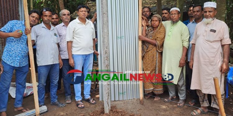 মধুপুরে অসহায় বিধবাকে ঘর করে দিলেন অব.লে. কর্ণেল আজাদ