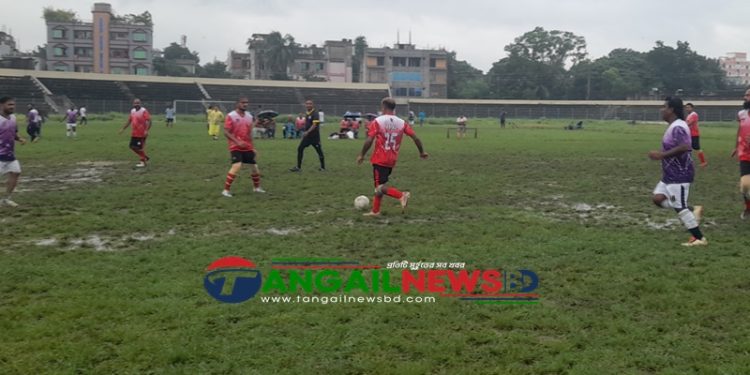 টাঙ্গাইল স্টেডিয়ামে মর্নিং ফুটবল টুর্নামেন্টে মেঘনা দল সেমিফাইনালে